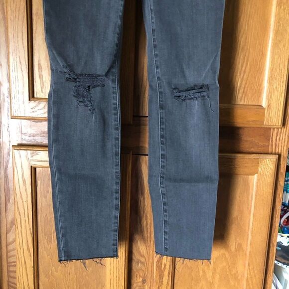 NWT Madewell 9” Mid Rise Skinny Jeans Frayed Hem Distressed Gray - 24P - Picture 5 of 13
